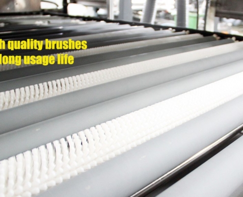 Nylon washing brushes on the Techwin TWQX-1200K-3 horizontal glass washing machine