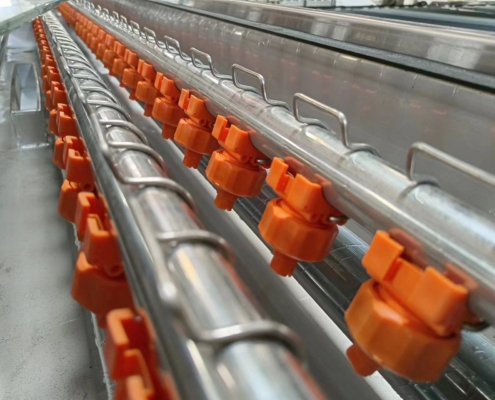 Removable spray nozzles on the rinsing bar of the Techwin TWQX-2500G-3 horizontal glass washing machine